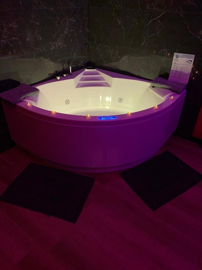 Love Room Avec Jacuzzi Prive Bonnetable Exteriér fotografie